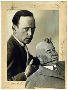 John Heartfield Polis Komiseri ile kemdi portresi